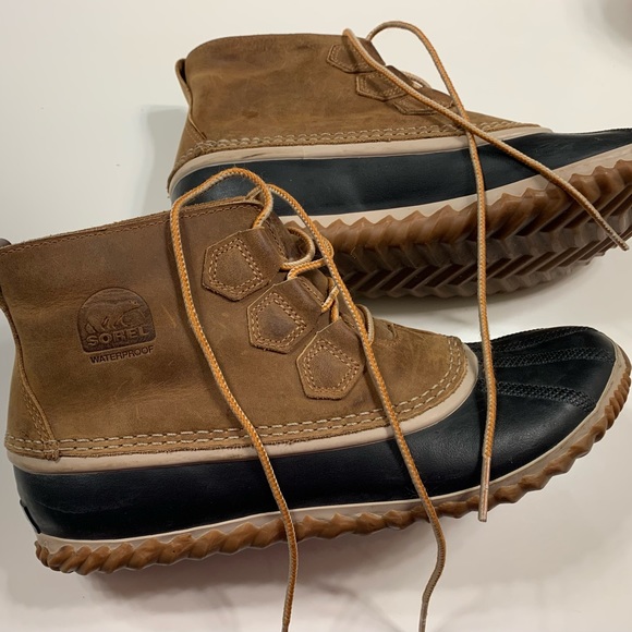 Sorel out and about boots, size 10.5 - Picture 5 of 8